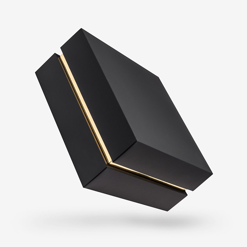 การออกแบบที่กำหนดเองรีไซเคิลกระดาษแข็งสีดำบรรจุกล่องของขวัญด้วยริบบิ้น