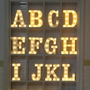 ไฟอักษรพลาสติก LED Light Up พลาสติกสีขาวตัวอักษรยืนแขวน A-M \u0026