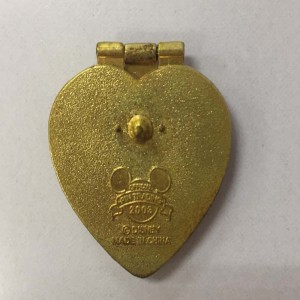 P037 เข็มกลัดหัวใจ