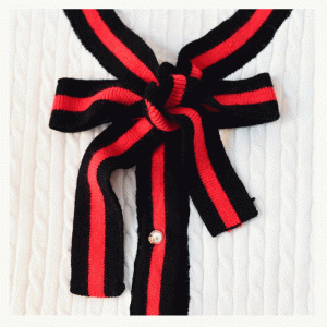 ขอบเสื้อคาร์ดิแกนขายส่งกับผีเสื้อโบว์ผู้หญิงเสื้อกันหนาวฤดูใบไม้ร่วงฤดูหนาว