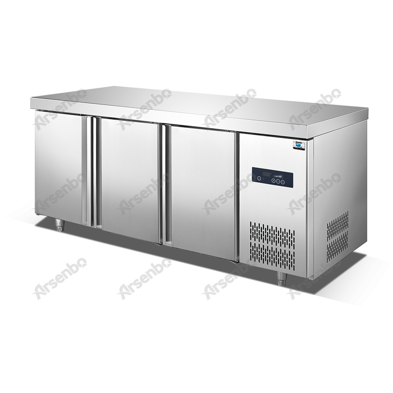 การออกแบบที่หรูหราครัวเชิงพาณิชย์ undercounter ตู้แช่แข็งตู้เย็นโต๊ะทำงาน suitalbe สำหรับ 400 * 600 มิลลิเมตรกระทะอบ
