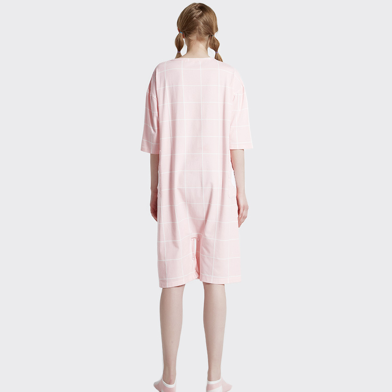 ชุดนอนผู้หญิงลาย Onesie สีชมพูผ้าฝ้ายปักปัก