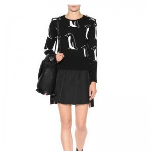 เสื้อสเวตเตอร์ริมพู่ลายเพนกวิน Woollen ผู้หญิง