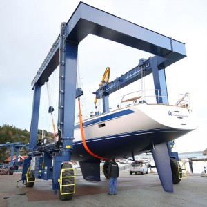 เครนขนย้ายเรือและยอร์ช