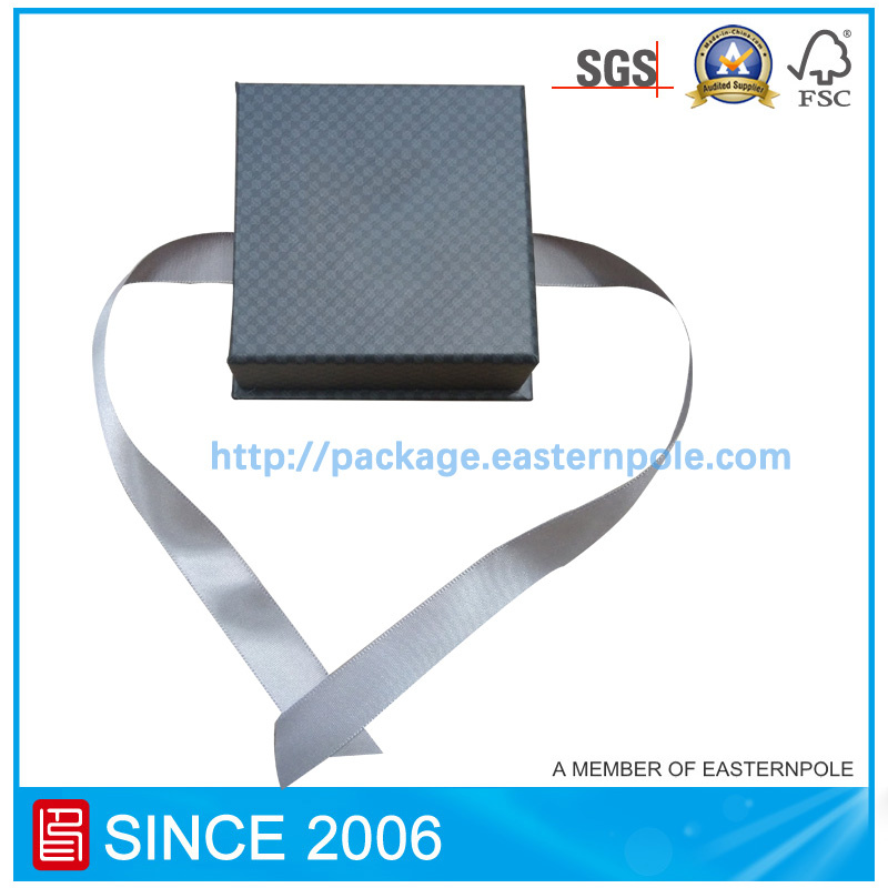 กล่องบรรจุภัณฑ์สีดำสุดหรูพร้อมฐานและริบบิ้น