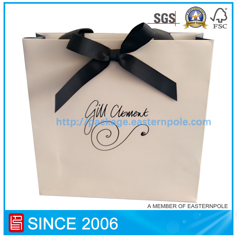ถุงกระดาษของขวัญหรูหราด้วยการออกแบบที่กำหนดเอง