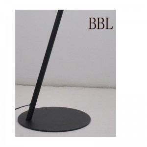 โคมไฟตั้งพื้น LED พร้อมเฉดสีโลหะ