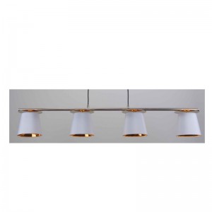 โคมไฟระย้ากับโป๊ะผ้าสีขาวในทอง