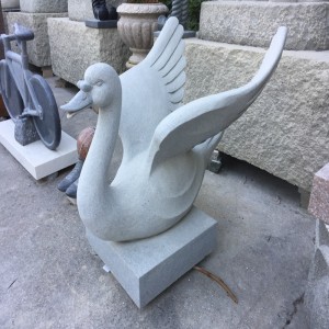 ยีราฟหินแกะสลักปลาหงส์และงานศิลปะงานฝีมือตามธรรมชาติที่บริสุทธิ์