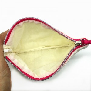 กระเป๋าเครื่องสำอางทำด้วยผ้าขนสัตว์