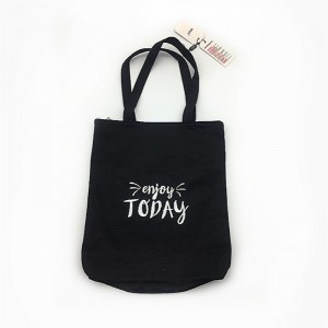 กระเป๋าผ้าใบ