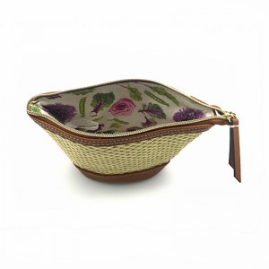 กระเป๋าเครื่องสำอางทอ