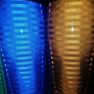 เทปความปลอดภัยแถบสะท้อนแสงสีเหลืองสีดำ