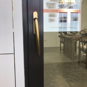 ประตูกระจกบานเลื่อน