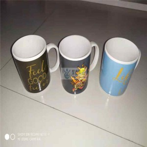 ชุด drinkware บนโต๊ะ