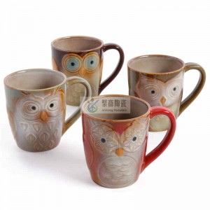 ชุด drinkware บนโต๊ะ