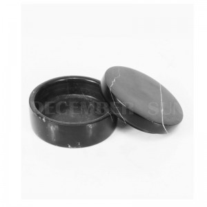 ห้องใต้ดินเกลือหินอ่อนสีดำ