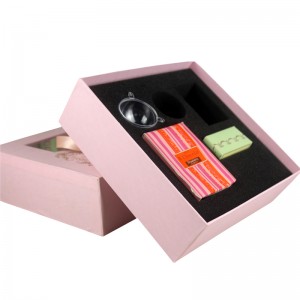 Elegance Tote Box แสดงชุดของขวัญชาอาหารพร้อมกล่องของขวัญมือ