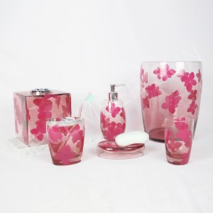 กระจกใสพร้อมชุดอุปกรณ์ห้องน้ำ decaled