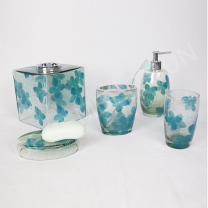 กระจกใสพร้อมชุดอุปกรณ์ห้องน้ำ decaled