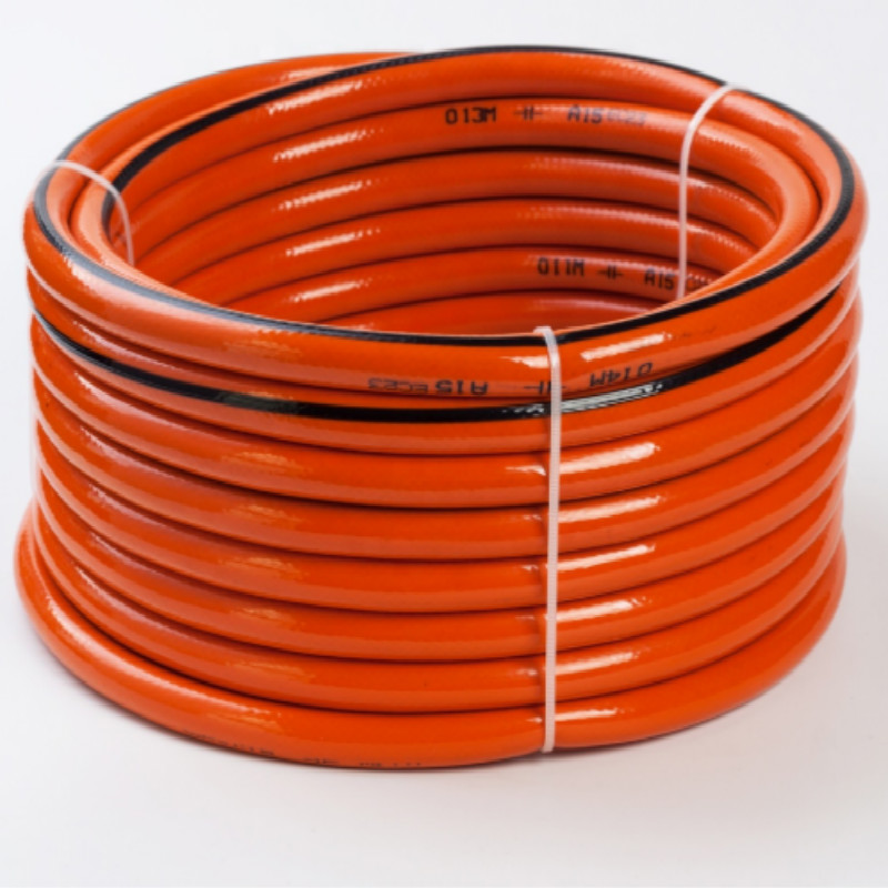 ที่มีสีสันมีความยืดหยุ่นไฟเบอร์ถักเสริมท่อพลาสติกพีวีซีสวนน้ำ