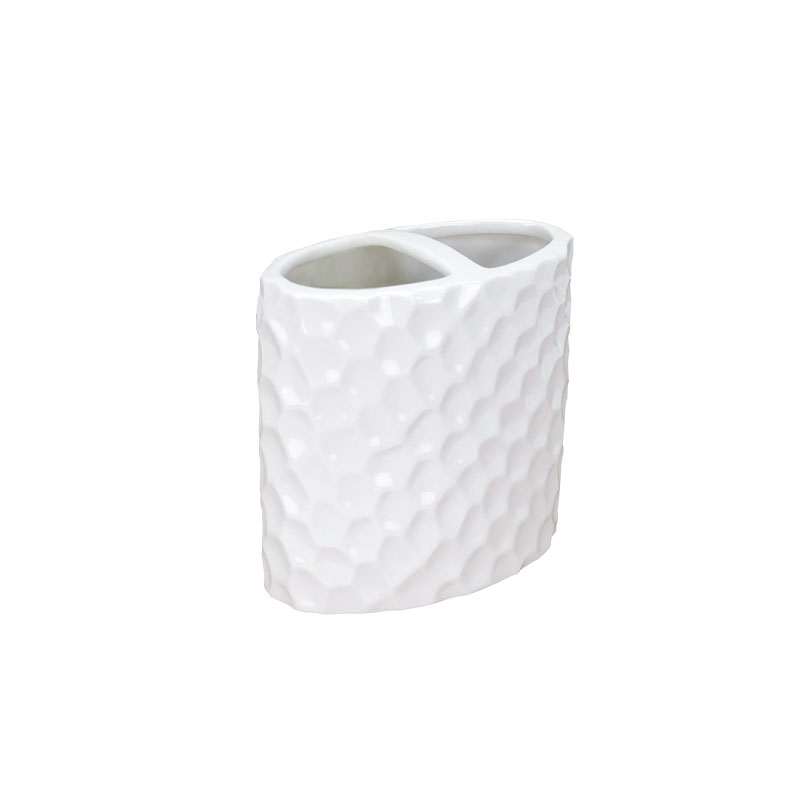 ชุดอุปกรณ์ห้องน้ำตัดเซรามิคสีขาว