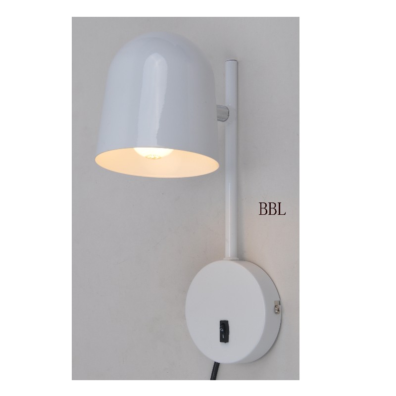 โคมไฟติดผนังด้วยเฉดสีโลหะที่หมุนได้