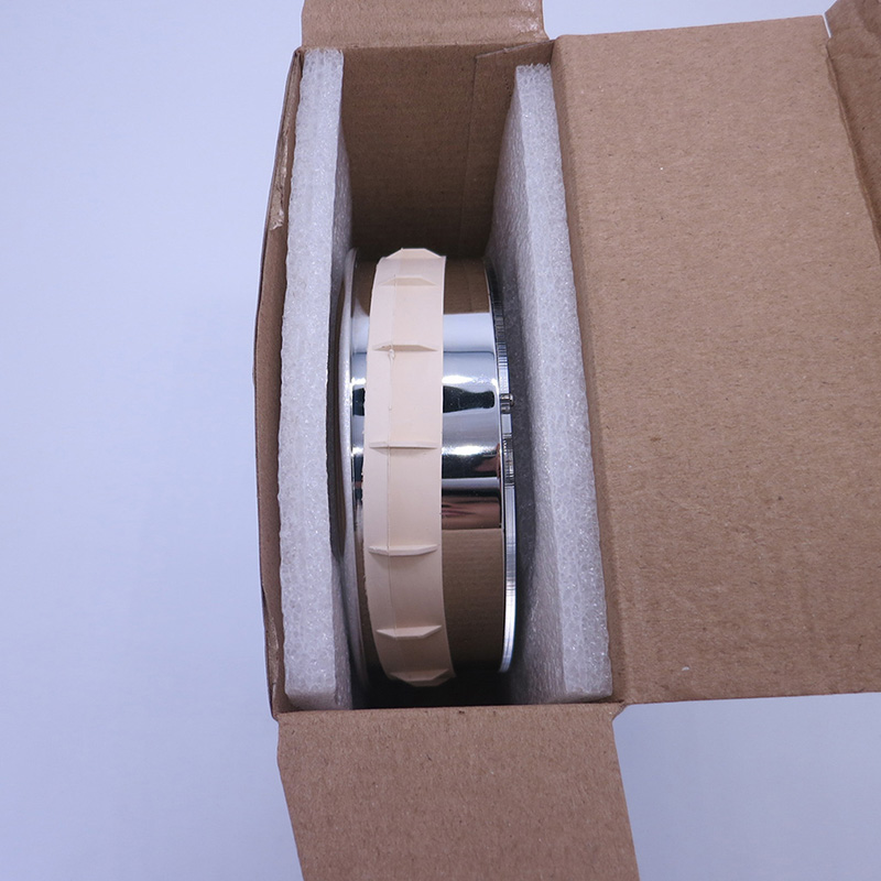 ตัวเรือนโลหะสีเงินขนาดเส้นผ่าศูนย์กลาง 133 มม