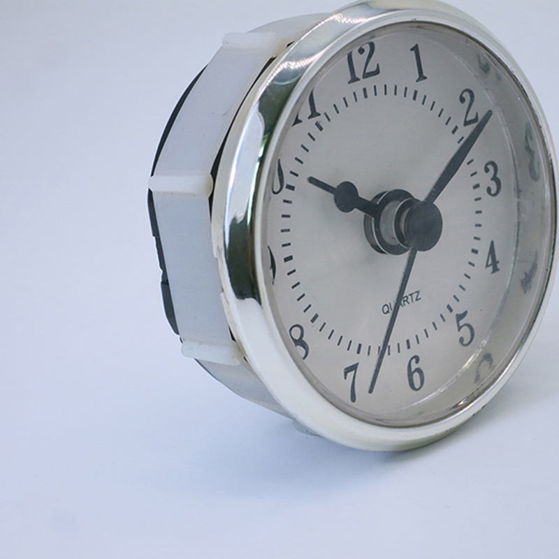 นาฬิกาโลหะสีเงินขนาด 56mm ซ็อกเก็ต