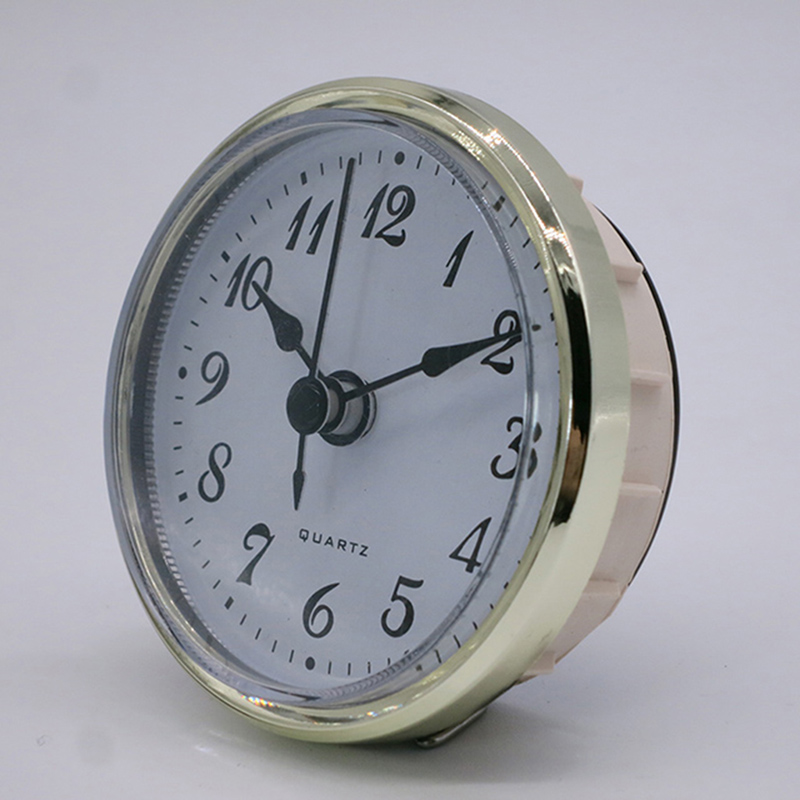 กรอบทองคํา 70mm พื้นหลังสีขาวตลอดทั้งวัน