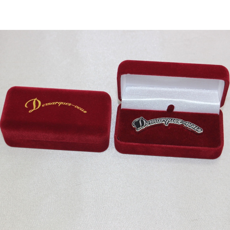 รายการ D-68S กล่องกำมะหยี่ทรงกลมสำหรับกระดุมข้อมือ, คลิปหนีบ, ตรา ฯลฯ . 75 * 38 * 28 น้ำหนักประมาณ 30 กรัม