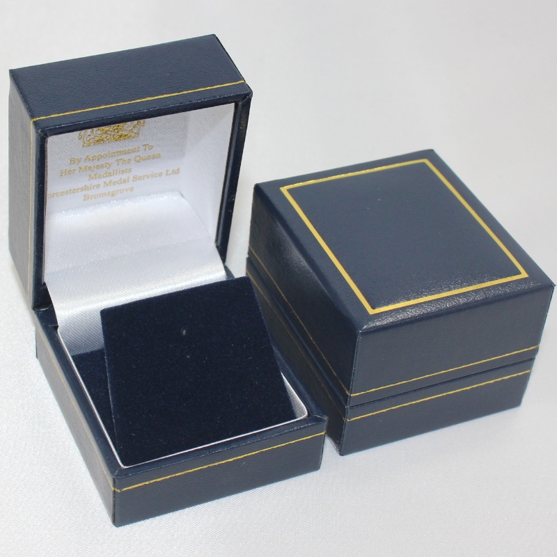 ผลิตภัณฑ์ v-07 กล่องพลาสติกสี่เหลี่ยมปกคลุมด้วยกระดาษหนังเทียมขนาด 25-30 มิลลิเมตรเหรียญตราแหวนฯลฯ น้ำหนักประมาณ 40g สำหรับ