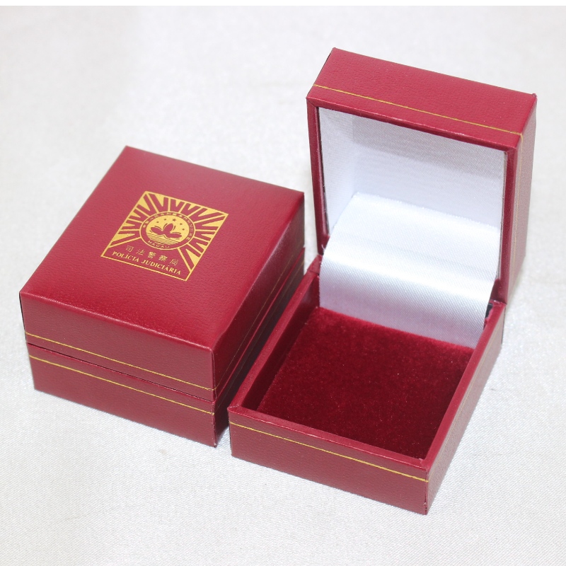 รายการ V-07S กล่องพลาสติกหนังเทียมทรงสี่เหลี่ยมขนาด 25-30 มม. เหรียญ, เหรียญ, แหวน, ฯลฯ 46 * 53 * 32 น้ำหนักประมาณ 35 กรัม