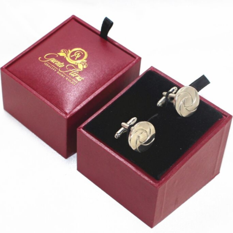 รายการกล่องหนัง PU สี่เหลี่ยม V-20X สำหรับคลิปผูกคู่หรือกระดุมข้อมือคู่ ฯลฯ มม. 64 * 64 * 50 น้ำหนักประมาณ 64 กรัม