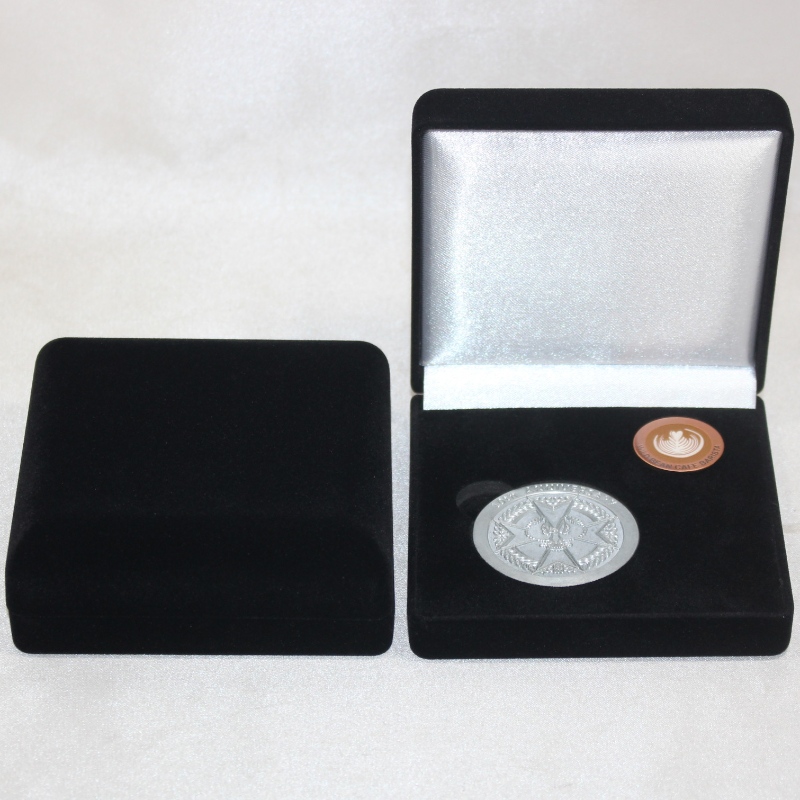 รายการกล่องใส่กำมะหยี่ทรงกลม D-33L สำหรับเหรียญ, เหรียญและตรา, มม. 100 * 100 * 39 มม. น้ำหนักประมาณ 96 กรัม