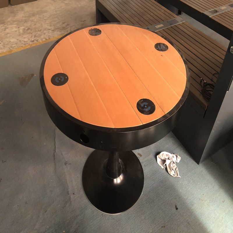 4 ชิ้นเครื่องชาร์จไร้สาย 2pcs USB Charger Smart Wifi Table