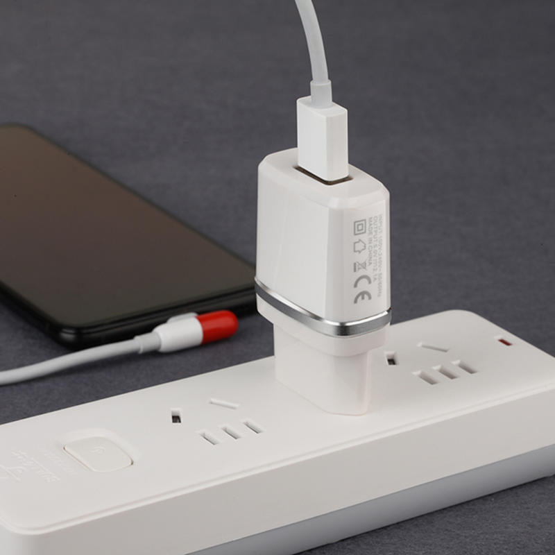 ที่ชาร์จอเนกประสงค์ในรถยนต์อเนกประสงค์ USB Wall อะแดปเตอร์ชาร์จโทรศัพท์มือถือได้อย่างรวดเร็ว