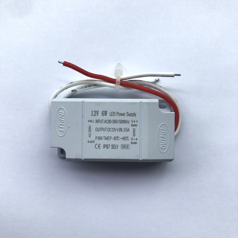 6W 12V แหล่งจ่ายไฟสลับเปลือกพลาสติกกันน้ำพลังงานต่ำไดร์เวอร์ LED ควบคุมพลาสติกกันน้ำ