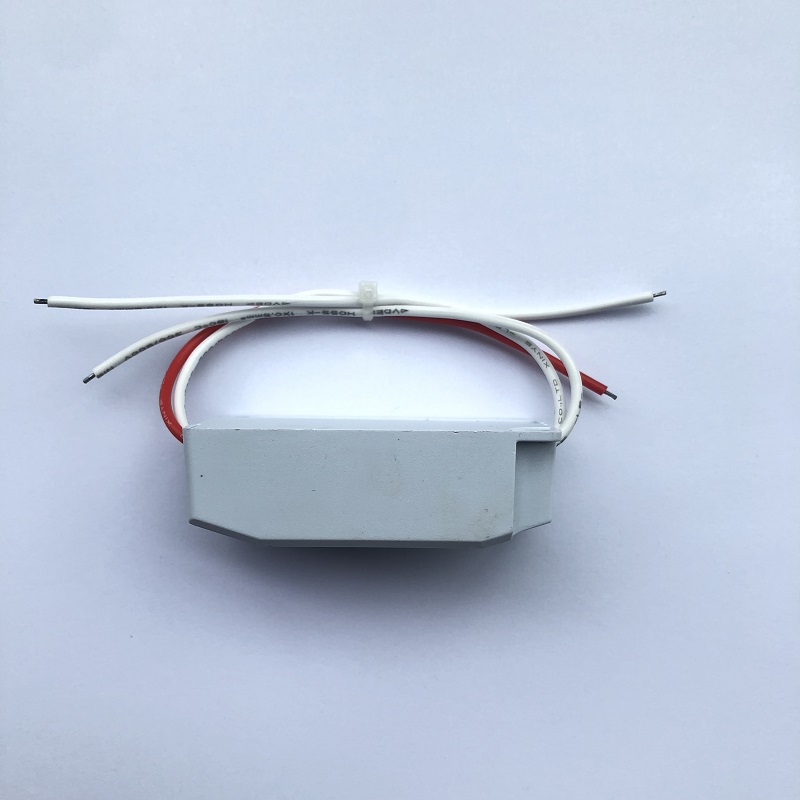6W 36V 0.16A ไม่เติมกาวเปลือกพลาสติกกันน้ำนำแหล่งจ่ายไฟแบบสวิตชิ่งที่มีการควบคุม ip67 หม้อแปลงไฟฟ้าของธนาคาร
