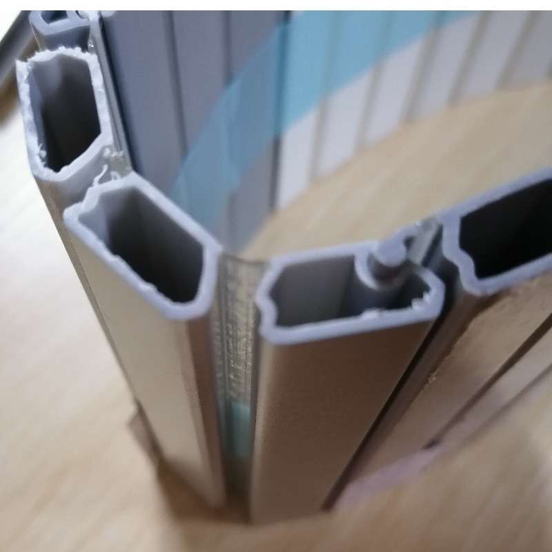 บานม้วนพีวีซีทนไฟไม้ระแนงบานประตูหน้าต่างพีวีซีโปรไฟล์ร่วมอัดแผ่นพีวีซีโปรไฟล์สำหรับประตูตู้