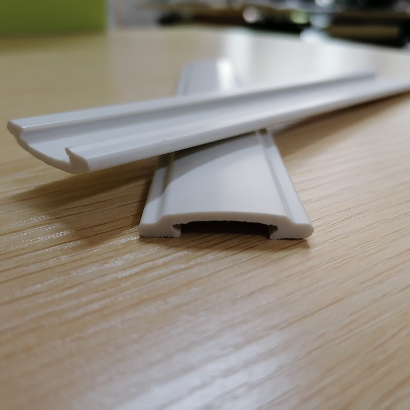 คุณภาพสูงสารหน่วงไฟพีวีซี u ช่องโปรไฟล์การอัดขึ้นรูปสำหรับม่านหน้าต่าง