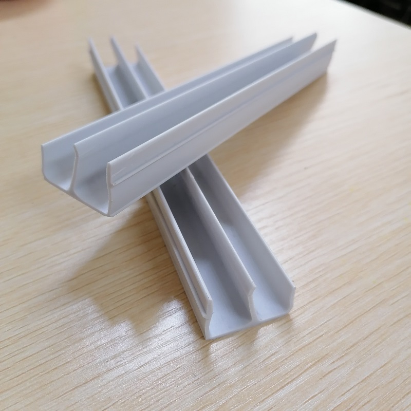 PVC E รูปโปรไฟล์ช่องพีวีซีตัดช่อง PVC ผู้ผลิตในประเทศจีน