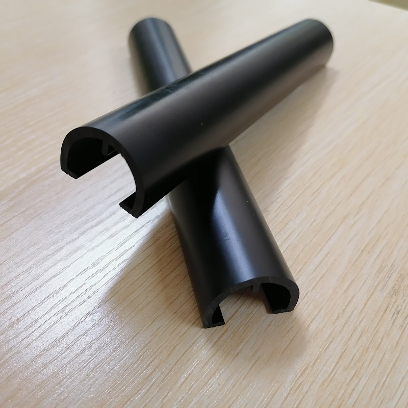 ผู้ผลิตที่กำหนดเองโปรไฟล์พีวีซีสารหน่วงไฟ C-Channel สำหรับแถบตัดป้องกันจากซัพพลายเออร์ในจีน