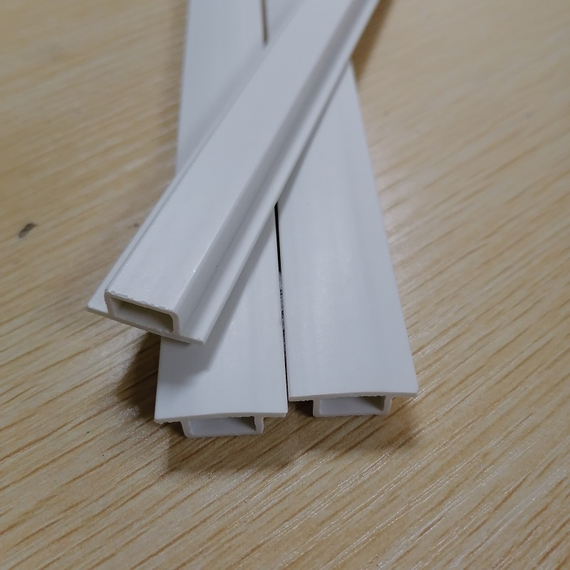 วัสดุก่อสร้างพิเศษแถบพีวีซีพีวีซีกลวงแถบรีดพลาสติก