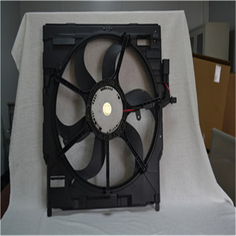 หม้อน้ำพัดลมระบายความร้อนสำหรับ BMW E70 / E71 OEM # 17428618239 17428618238