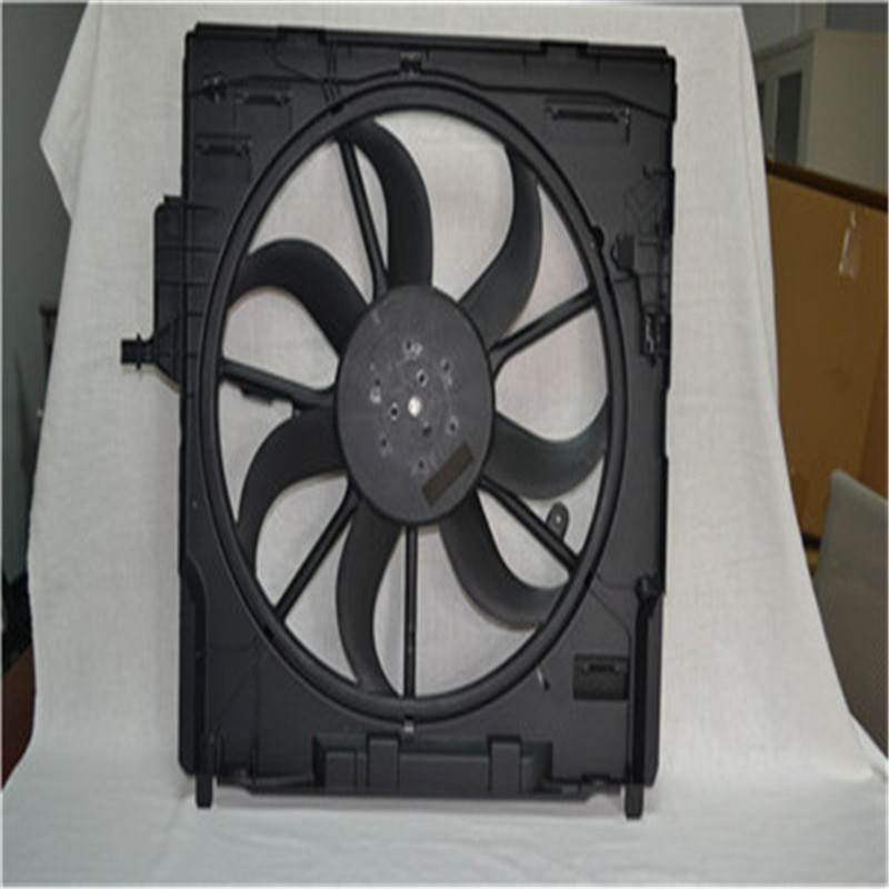 ชุดพัดลมระบายความร้อนเครื่องยนต์รถยนต์สำหรับ BMW E70 17428618240 17428618241