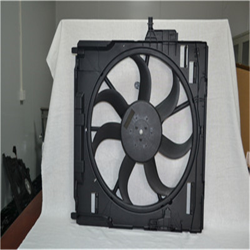 ชุดพัดลมระบายความร้อนเครื่องยนต์รถยนต์สำหรับ BMW E70 17428618240 17428618241