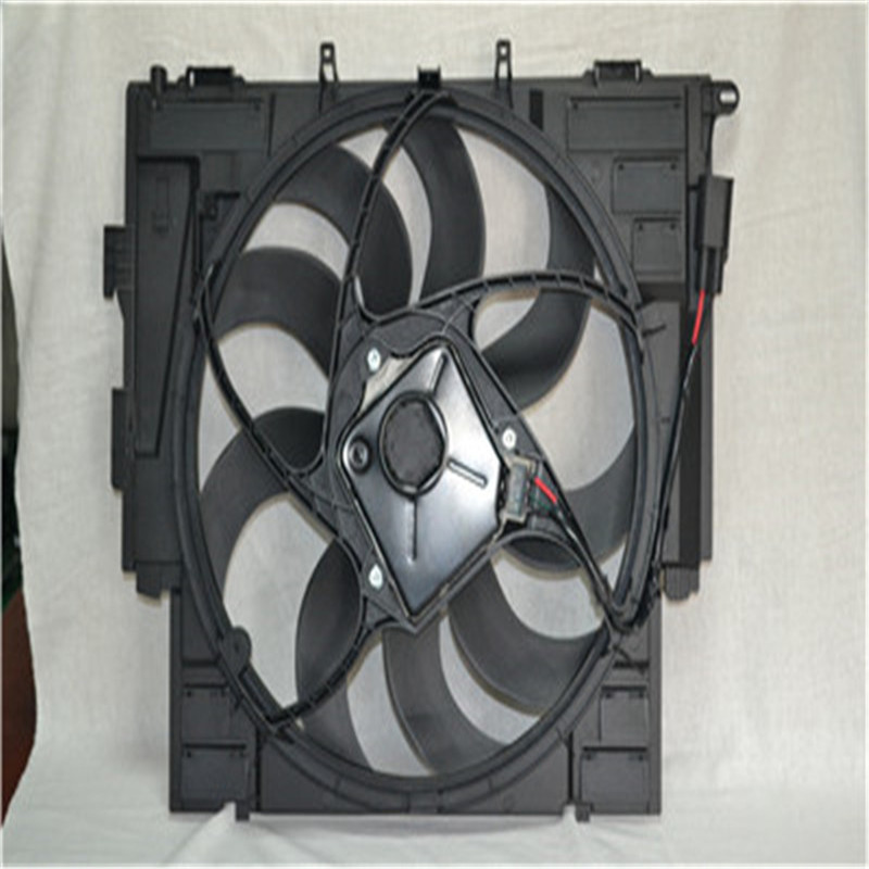พัดลมหม้อน้ำระบบระบายความร้อน 17418642161 สำหรับ BMW F18 F10 F07
