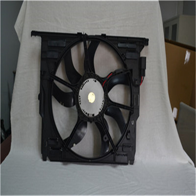 พัดลมหม้อน้ำสำหรับ BMW F18 F10 F07 OEM 17428509741