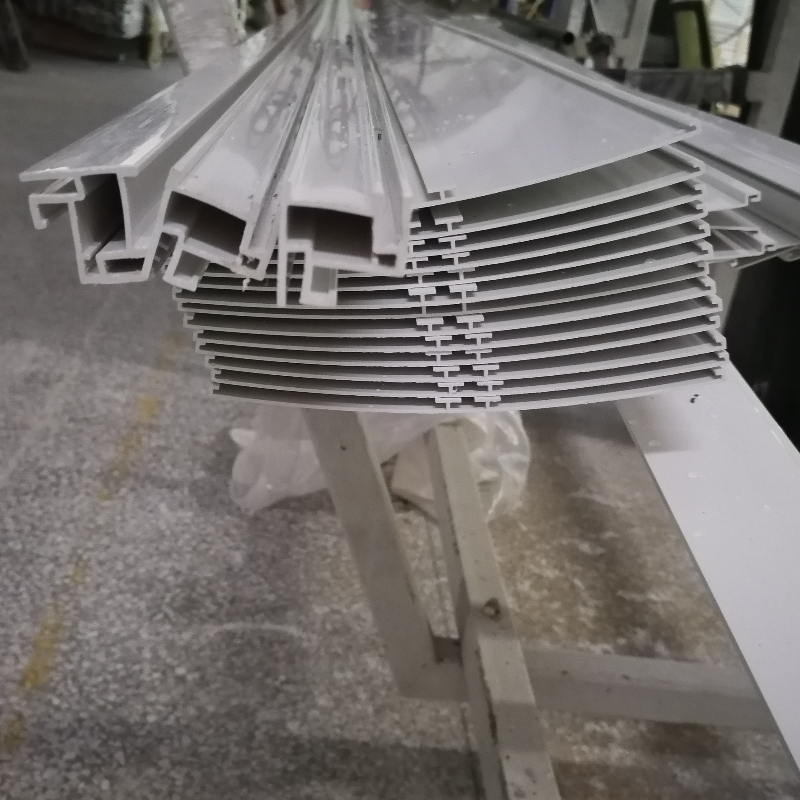 เหตุใดท่อพีวีซีแบบกำหนดเองหรือแบบมาตรฐานจึงใช้กันอย่างแพร่หลายในอุตสาหกรรมต่างๆ